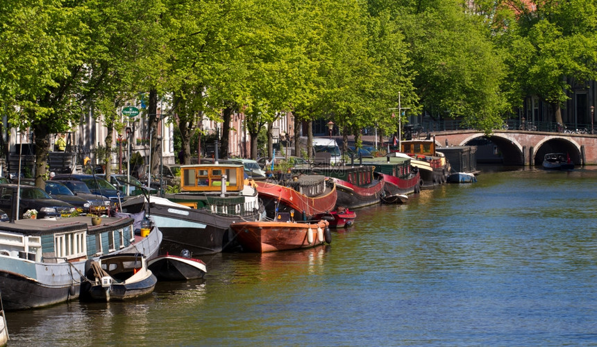 阿姆斯特丹运河和典型房屋图片