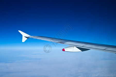 从飞机窗口看到的蓝天白云图片