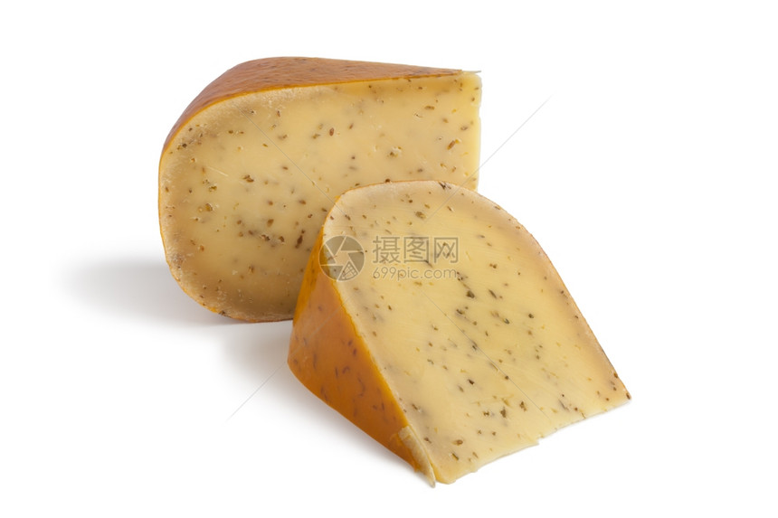 白色背景的Goudacumin香奶酪图片