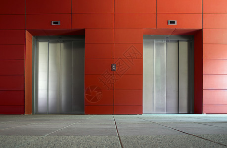 豪华大楼的两扇电梯门图片