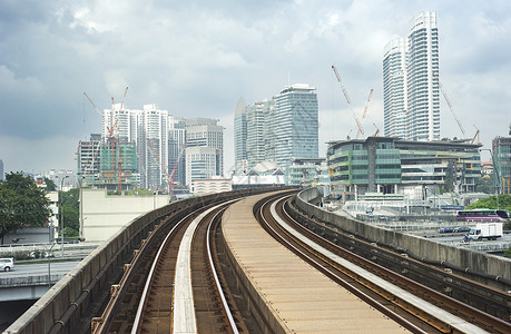马来西亚吉隆坡铁路和高楼城市风景图片