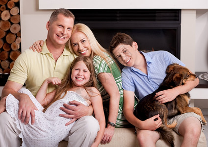 幸福的家庭合影图片
