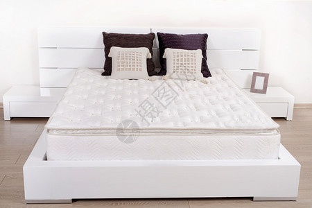 有双床的特优美高丽白色卧室高清图片