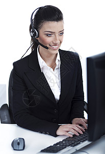 客户支持妇女在办公室用耳机支持孤立的白种背景妇女图片