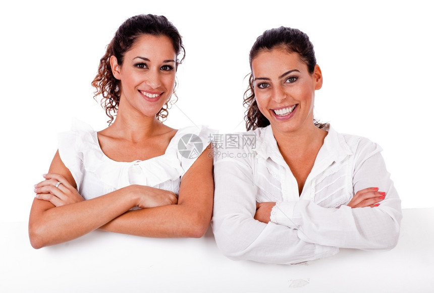 年轻商业女双手被孤立的白色背景折叠年轻商业女的近距离肖像图片