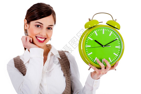女人用一只手和在白色背景下巴上握着闹钟的肖像图片