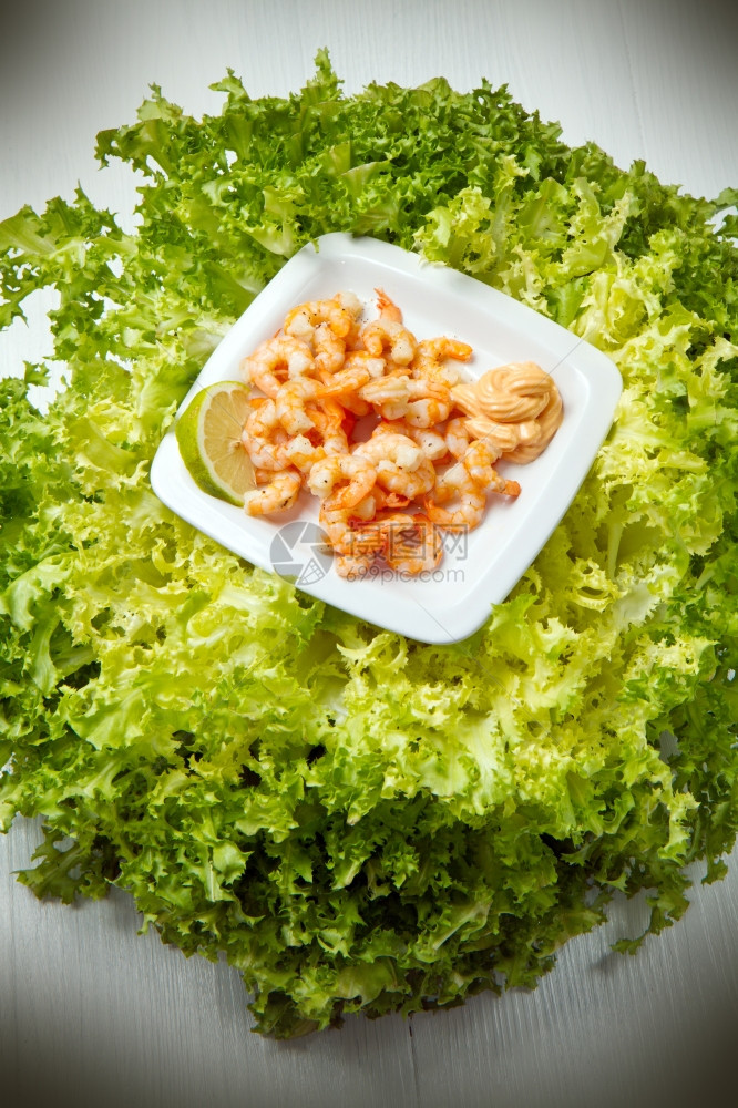 新鲜生菜虾沙拉图片