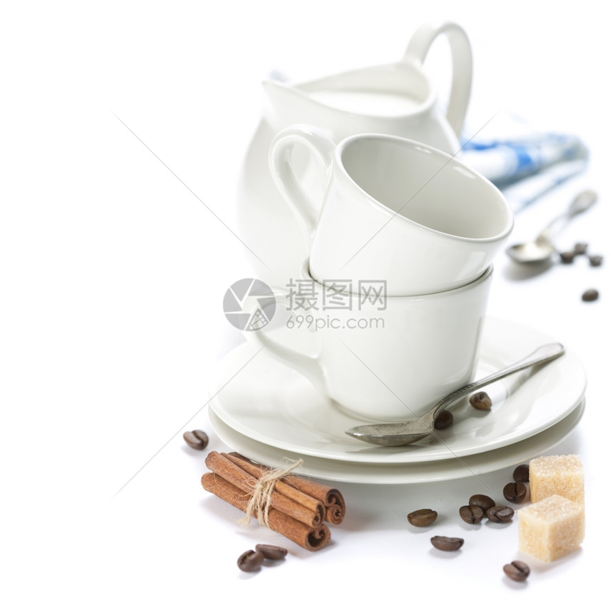 白咖啡套杯和奶罐图片