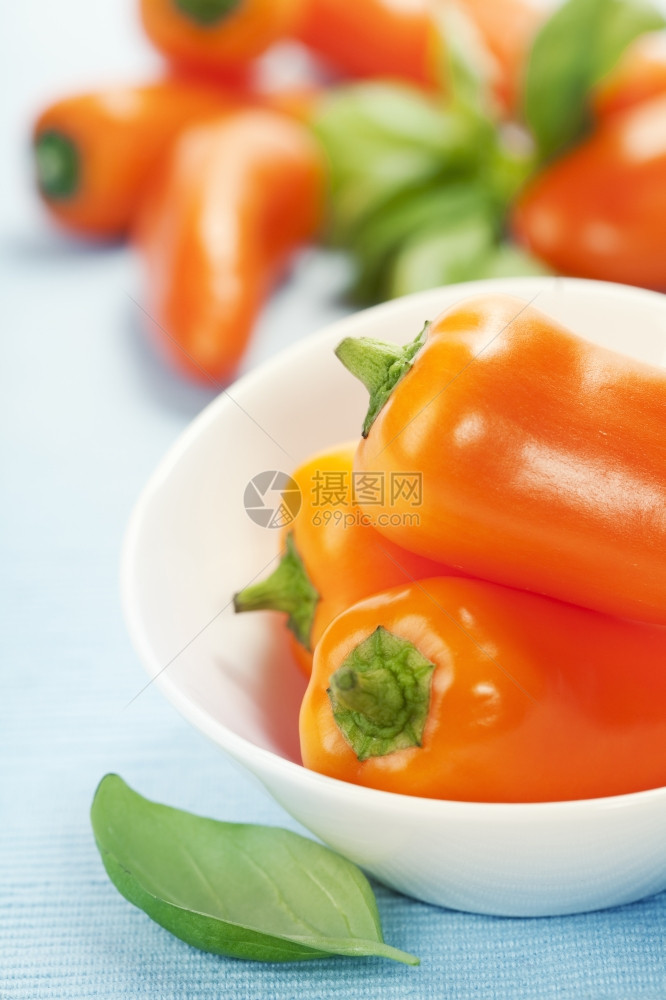 新鲜橙色胡椒图片