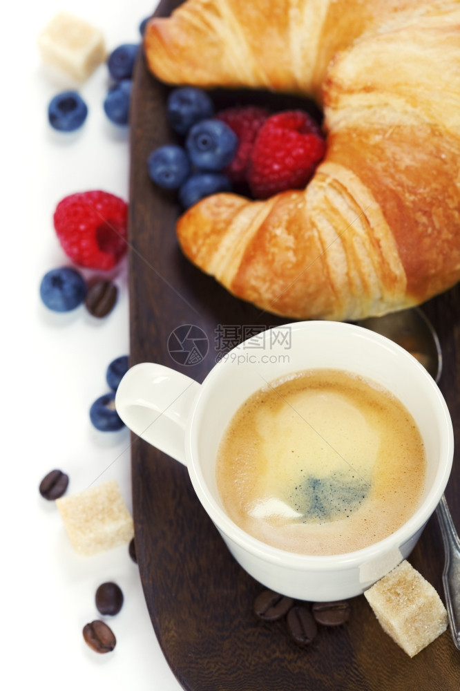 早餐美味有新鲜咖啡羊角面包和水果图片