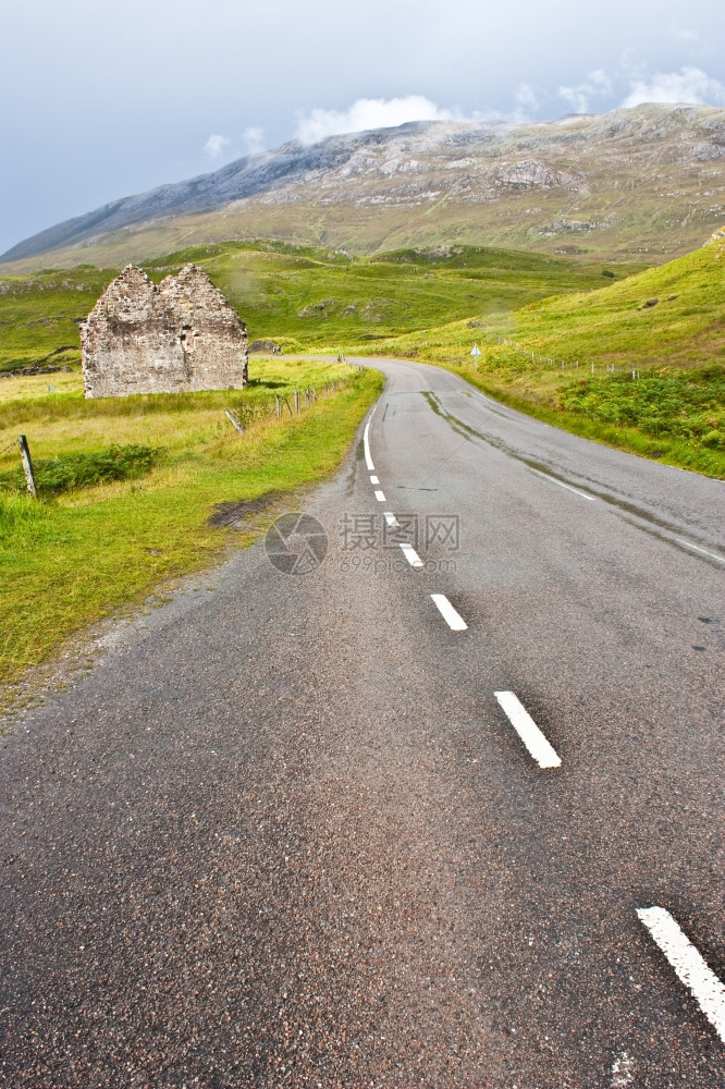 草原和道路图片