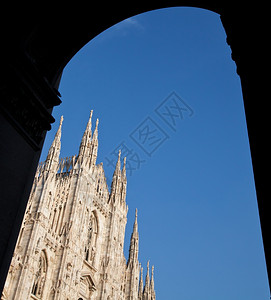 哥特大教堂花了近6个世纪才完工是界第四大教堂是意利迄今最的教堂背景图片