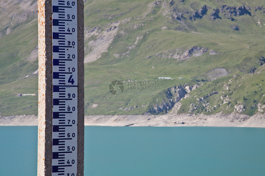 意大利法国边境的蒙塞尼西奥大坝用于测量水位图片