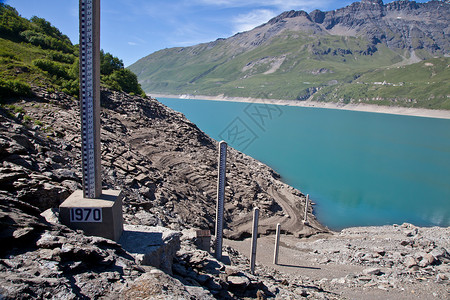 意大利法国边境的蒙塞尼西奥大坝用于测量水位高清图片