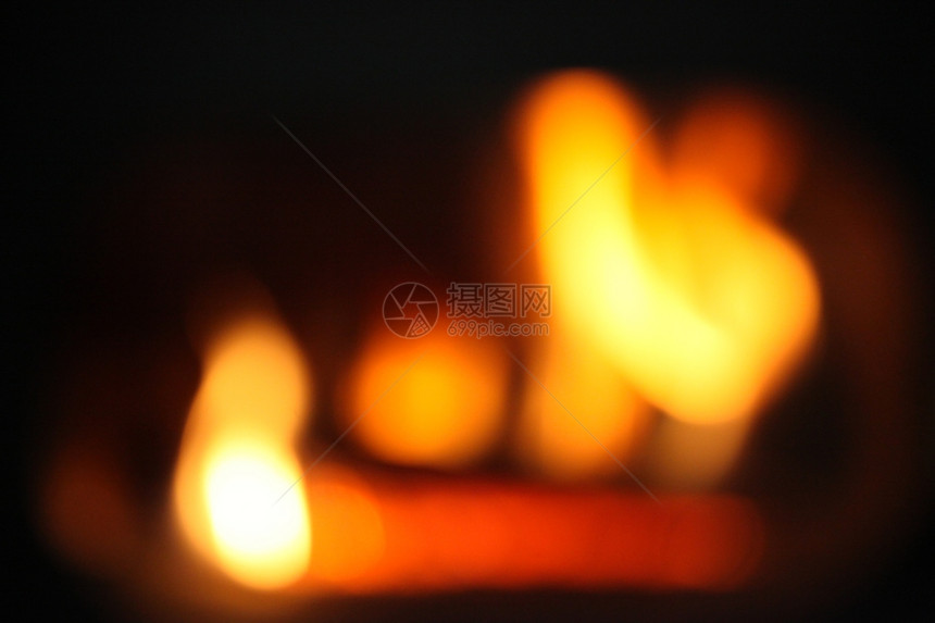 火炉中的木图片