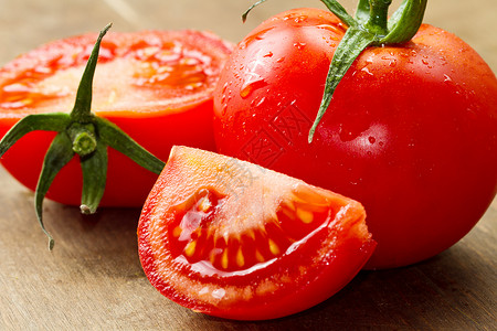 红新鲜西番茄图片