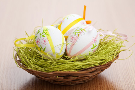 复活节时间东面鸡蛋在碗中背景