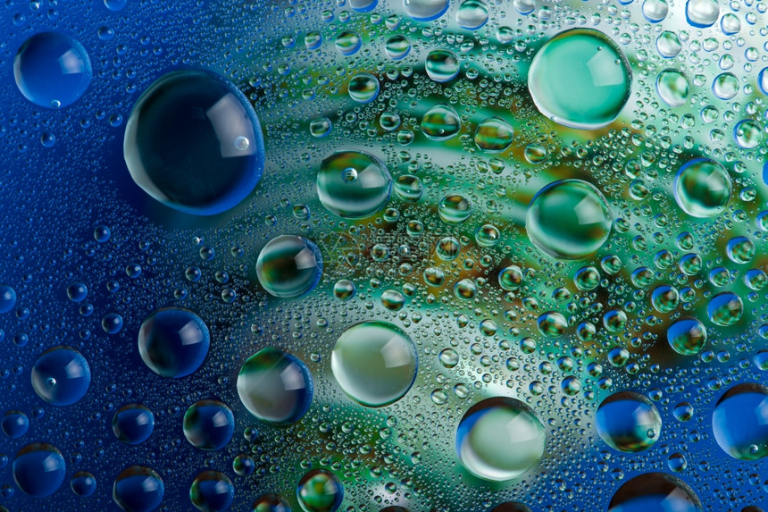 色彩多的水滴背景图片