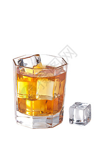 玻璃威士忌与冰块隔绝图片