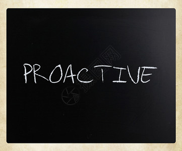 proactive字词写在黑板上图片