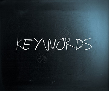 谷歌优化关键词用黑板上的白粉笔手写背景