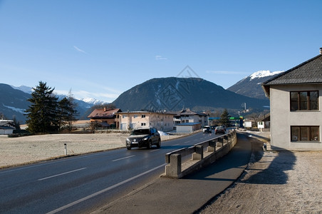 冬季阿尔卑斯山村背景图片