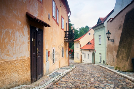 布拉格旧建筑迷人的街道和建筑图片