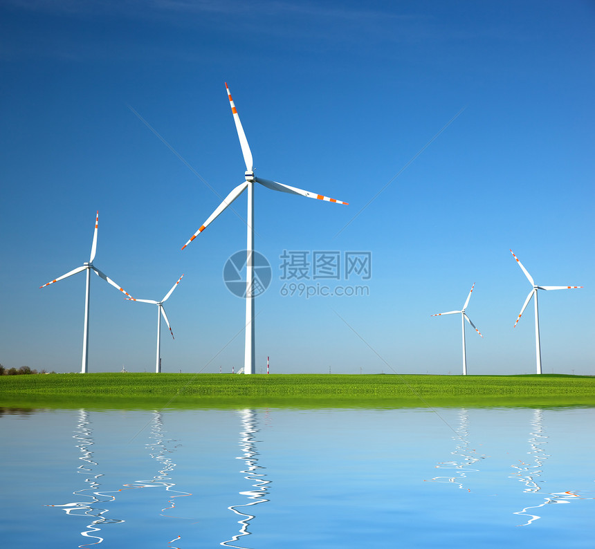 绿色田野上的风力涡轮替代能源环境概念图片