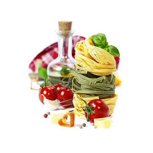 意大利面食白底番茄橄榄油和白底烤肉图片