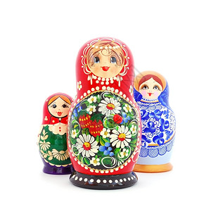 白色背景孤立的俄罗斯巢娃图片