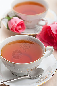 优雅的茶叶和玫瑰图片