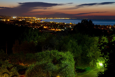 意大利罗曼尼亚艾蜜莉海岸夜拍背景图片