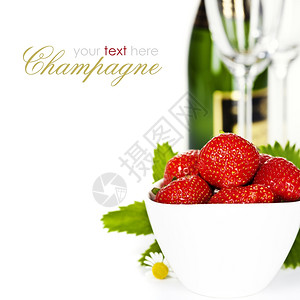 香槟和新鲜草莓在白色之上的浪漫静态生活易移动文字图片
