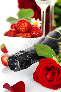 香槟草莓美丽的红玫瑰白图片