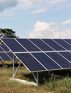 太阳能发电厂的池板图片