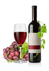 瓶红酒和葡萄孤立在白色背景图片