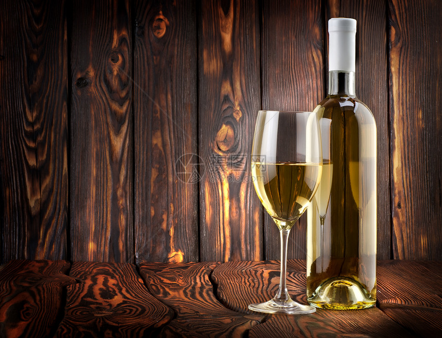 木本底的德瑟白葡萄酒图片