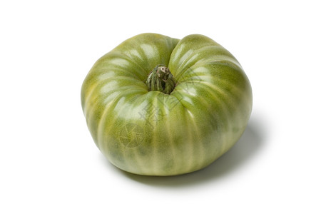 白色背景的绿青牛肉茶番茄高清图片