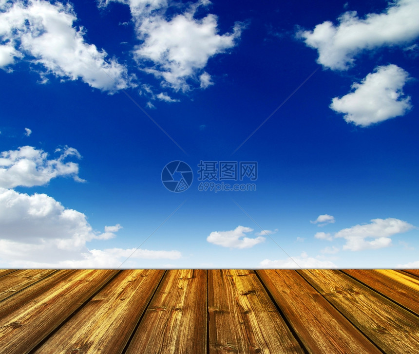 蓝天空和木地板背景图片