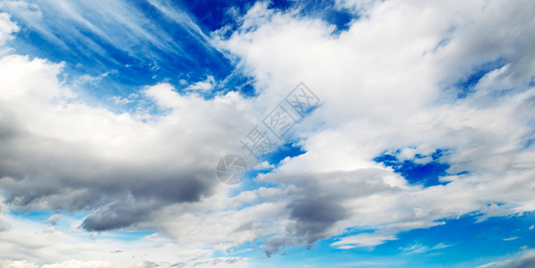 云笼罩的天空图片