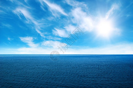 海与完美的天空图片