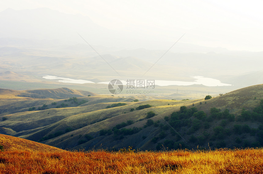 美好的一天山地风景图片