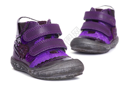 一双紫色鞋子图片