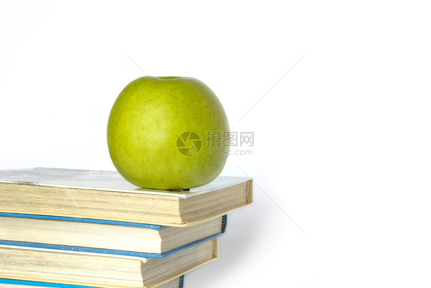 供学校使用的绿苹果和一堆书图片