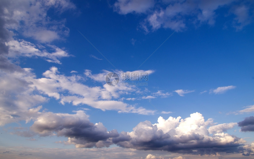 蓝天空背景云微小图片