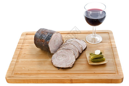 AndouilledeGuemene法式香肠和一杯红酒背景图片