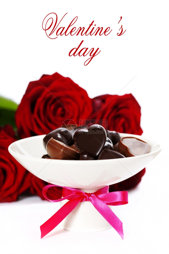 情人节日带有样本文字的红玫瑰和巧克力心图片