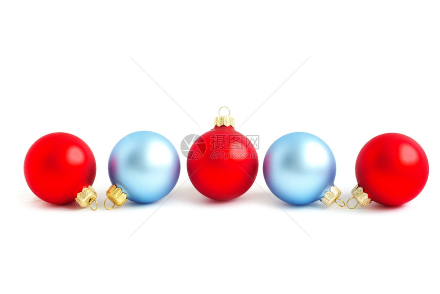 白色上孤立的红和蓝圣诞节球图片