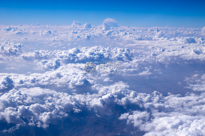 天空中的大量云层背景图图片