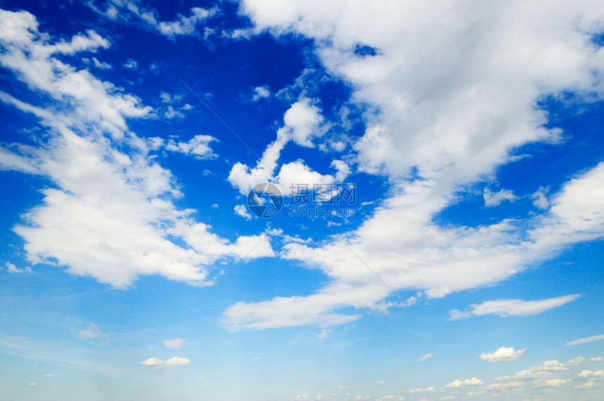 蓝色天空的云彩图片